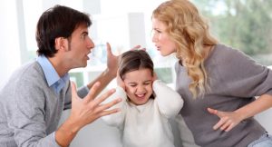 Read more about the article 10 idei care te vor ajuta să nu mai strigi la copilul tău