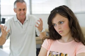 Read more about the article 4 lucruri pe care să eviți să le spui adolescentului tău