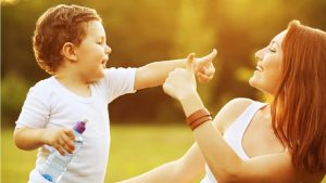 Read more about the article Cum să fii un părinte suficient de bun pentru a crește copii suficient de buni?