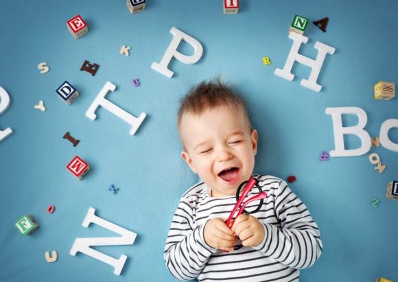 Read more about the article 10 metode prin care ajuţi la dezvoltarea creierului bebeluşului tău
