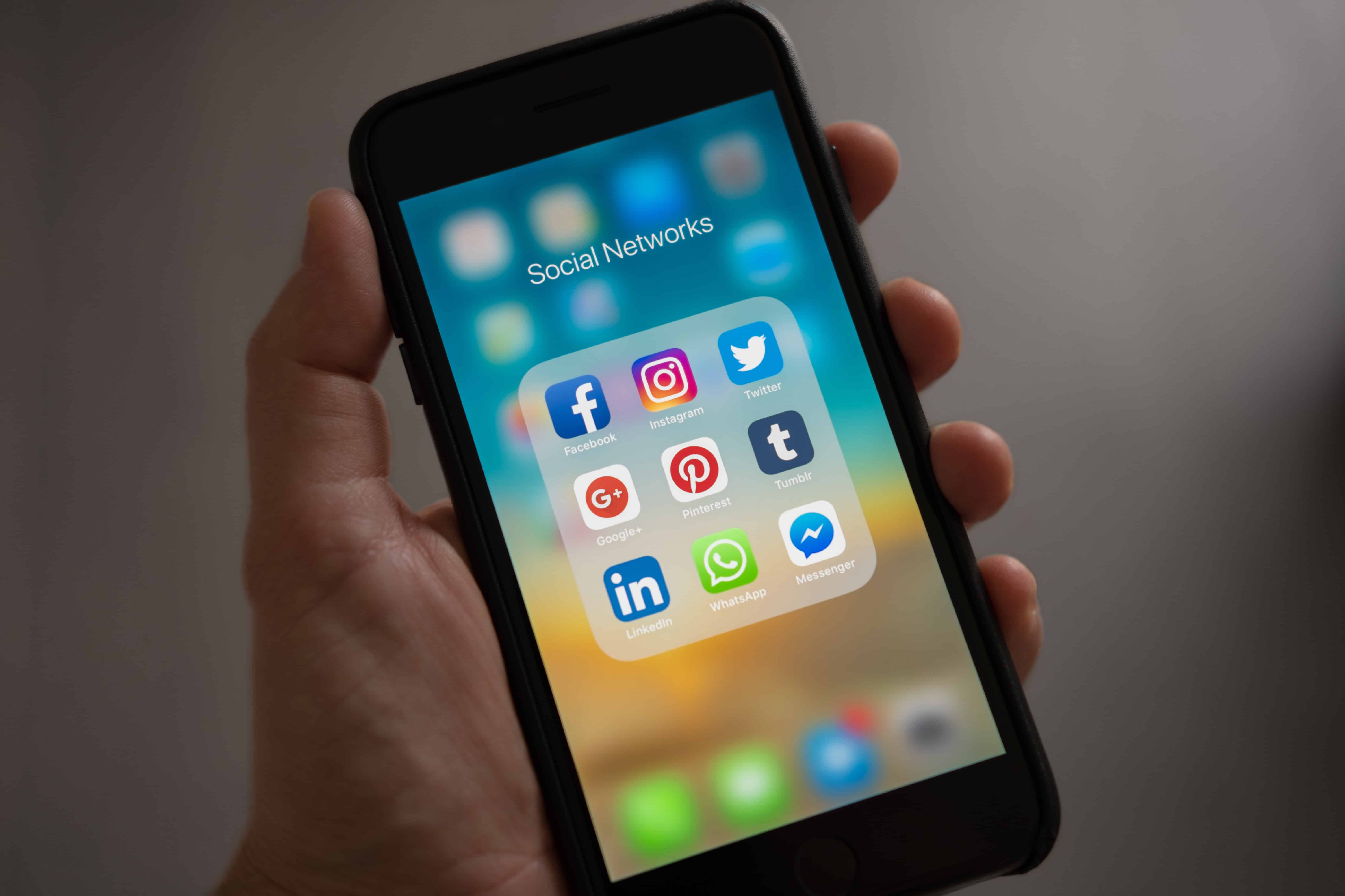 Cum să folosești social media în mod sănătos și să nu cazi în capcana drogurilor sale Cum să folosești social media în mod sănătos și să nu cazi în capcana drogurilor sale