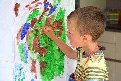 kid artist painting