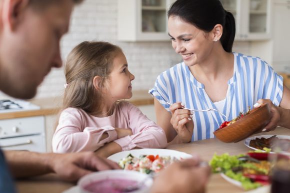 Read more about the article Cum le influențează alimentația starea de sănătate a copiilor?