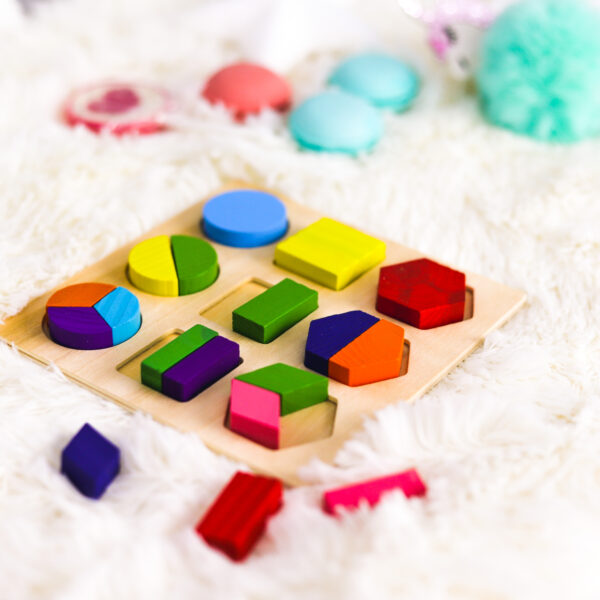 Puzzle 3D din lemn incastru cu forme geometrice colorate - Joc educațional tip planșă 3