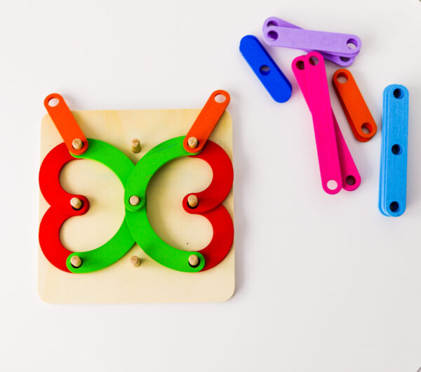 Placă Geoboard din lemn pentru copii - Joc educativ Koogame cu bețe colorate - cifre, litere și forme creative 3